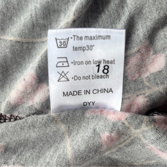 Elegant Floral Midi Dress in Black and Pink - Picture 5 of 7